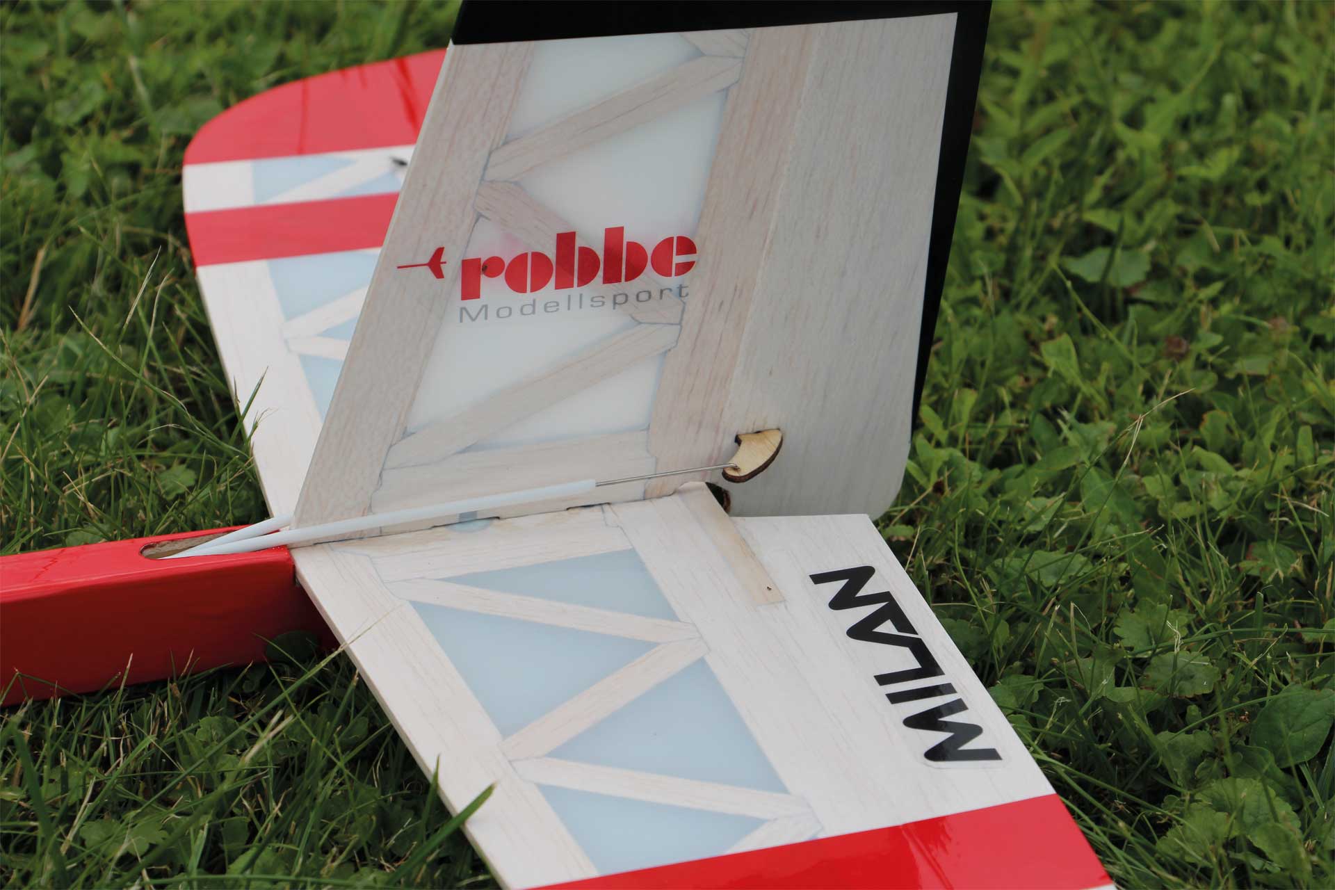 Robbe Modellsport MILAN Laser Cut Holzbausatz "Made in Germany" Hochleistungs-Elektrosegler 