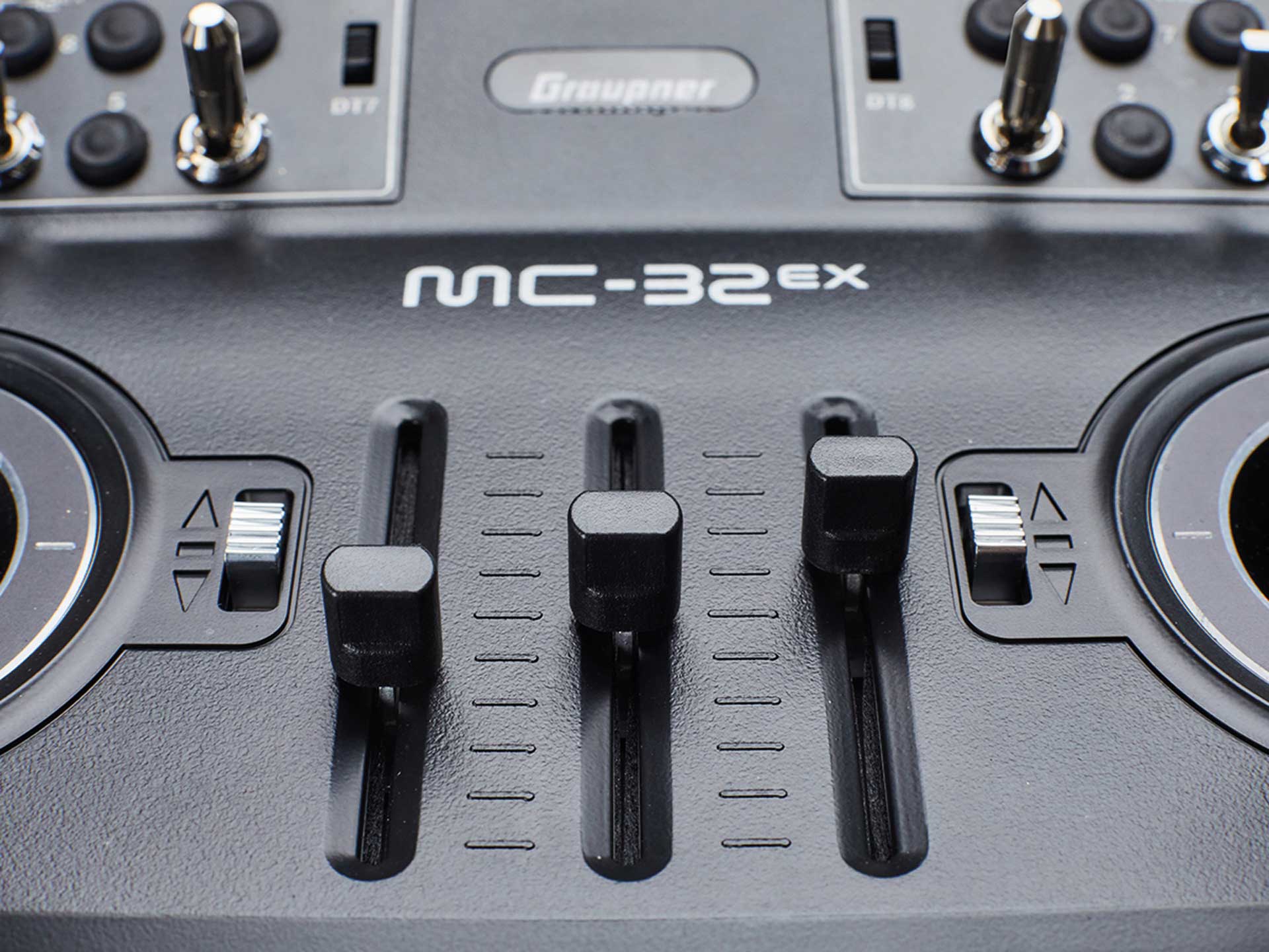 GRAUPNER MC-32ex Sender HoTT 2.4GHz Fernsteuerung 