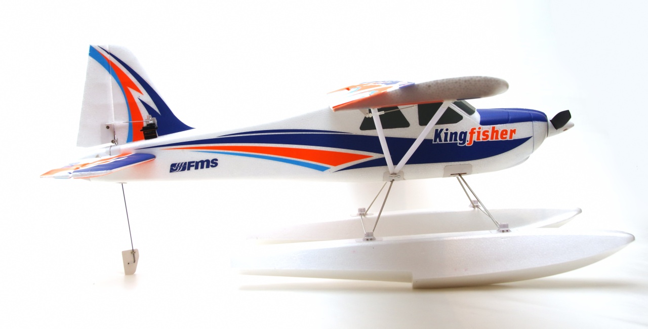FMS Kingfisher Trainer RTF incl. Schwimmer & Skis - 140 cm Combo incl. Reflex Gyro System