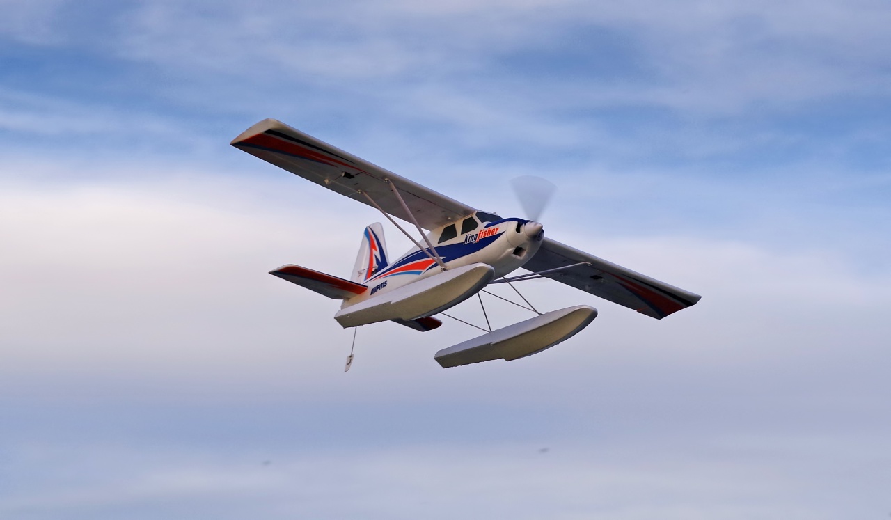 FMS Kingfisher Trainer RTF incl. Schwimmer & Skis - 140 cm Combo incl. Reflex Gyro System
