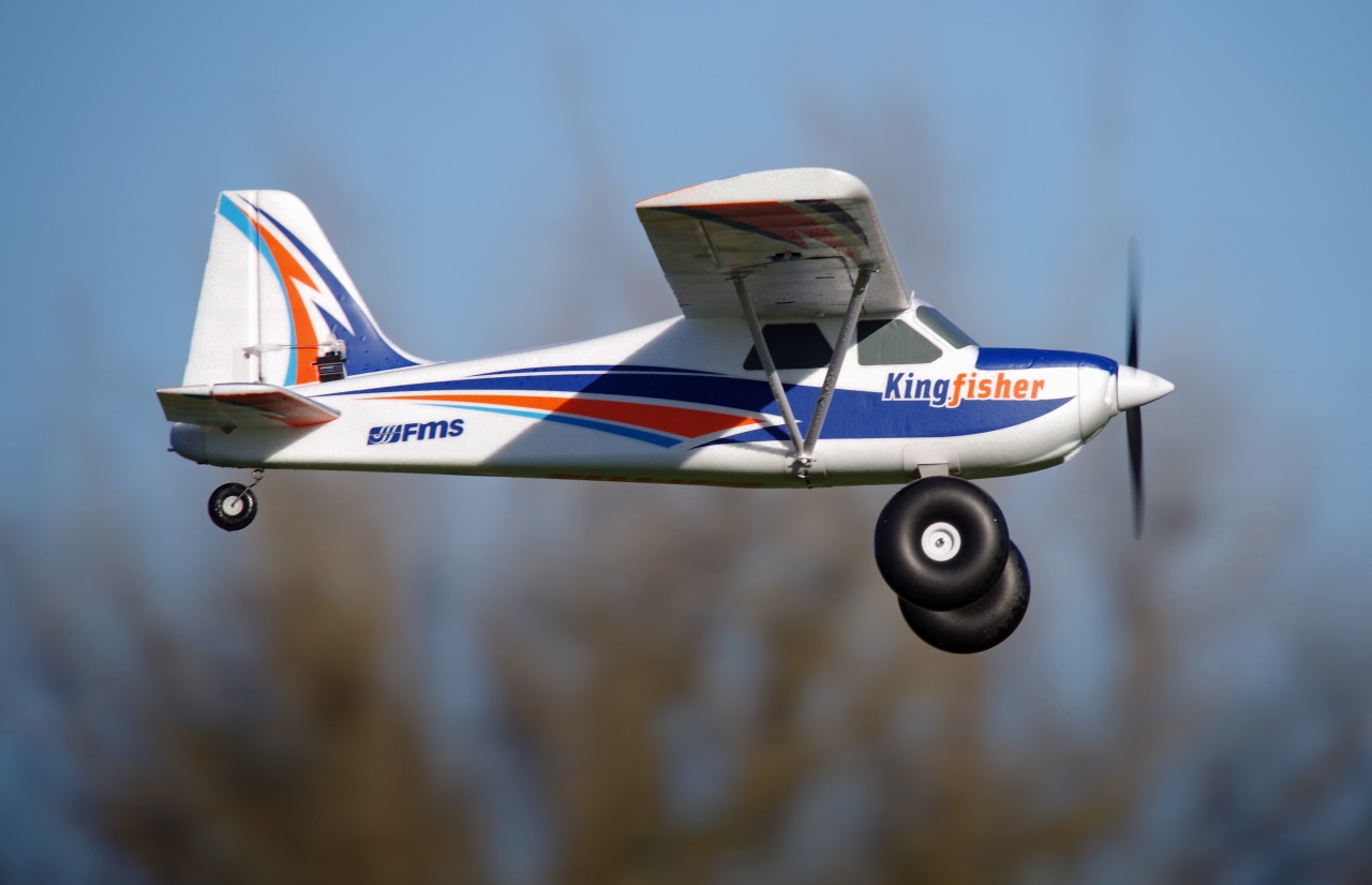 FMS Kingfisher Trainer RTF incl. Schwimmer & Skis - 140 cm Combo incl. Reflex Gyro System