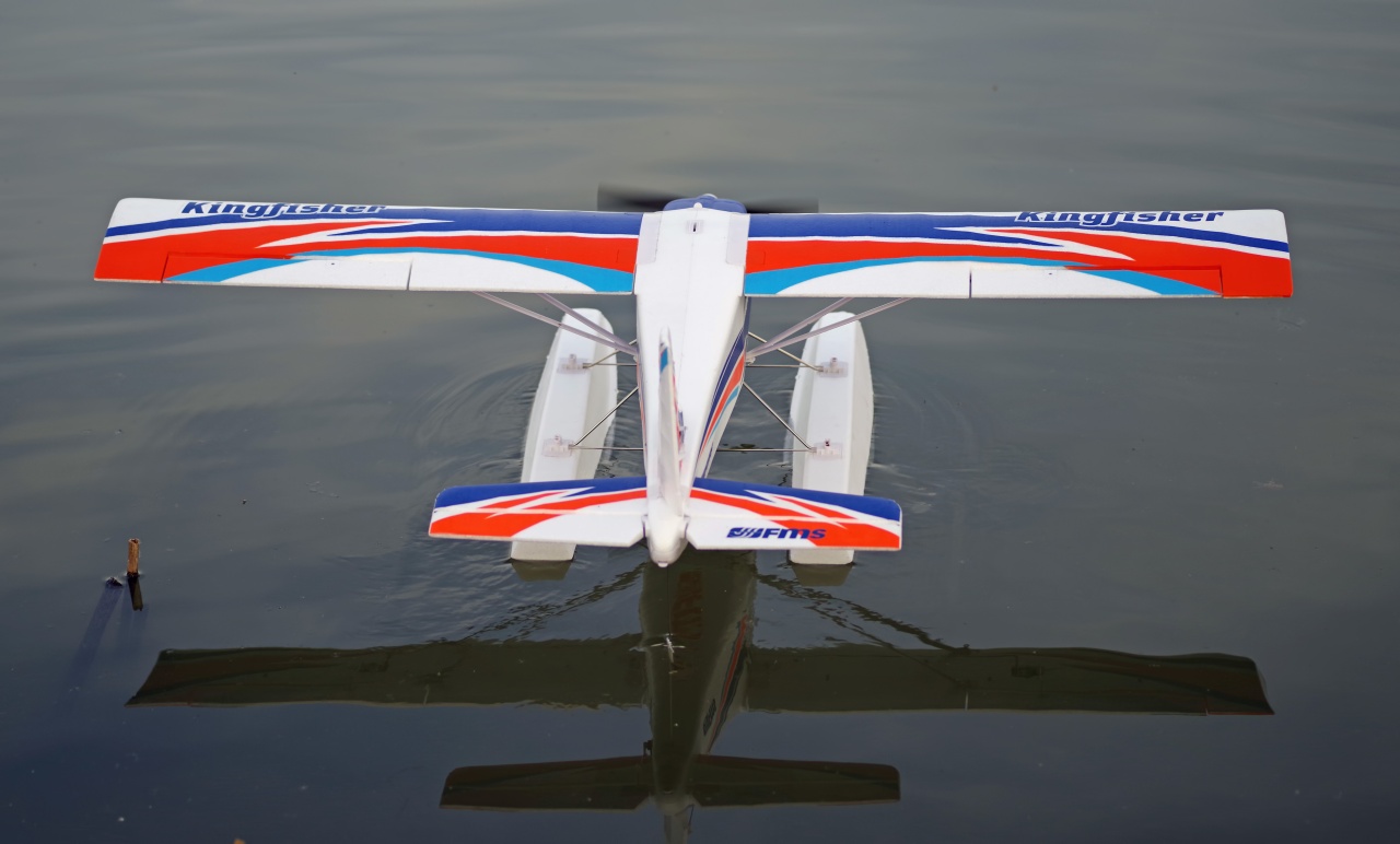 FMS Kingfisher Trainer RTF incl. Schwimmer & Skis - 140 cm Combo incl. Reflex Gyro System