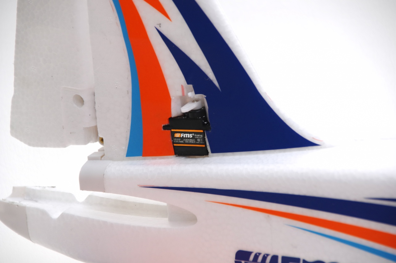 FMS Kingfisher Trainer RTF incl. Schwimmer & Skis - 140 cm Combo incl. Reflex Gyro System