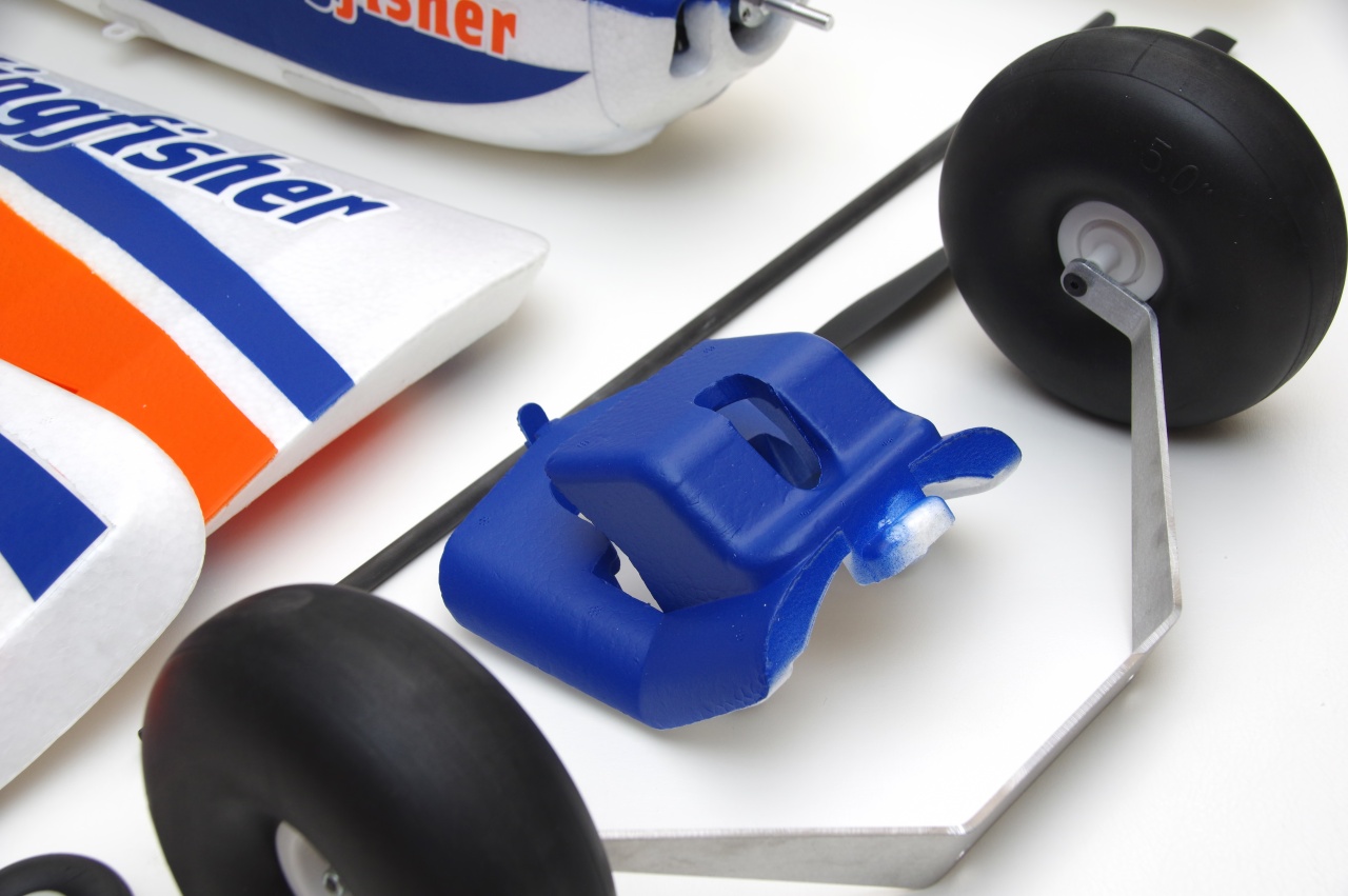 FMS Kingfisher Trainer RTF incl. Schwimmer & Skis - 140 cm Combo incl. Reflex Gyro System